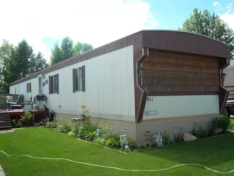 911 Sixth Ave NW, Williston, ND 58801 photo 1