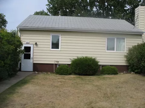 2319 7th Ave E, Williston, ND 58801 photo 1