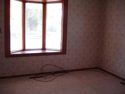 801 7th Ave W, Williston, ND 58801 photo 2