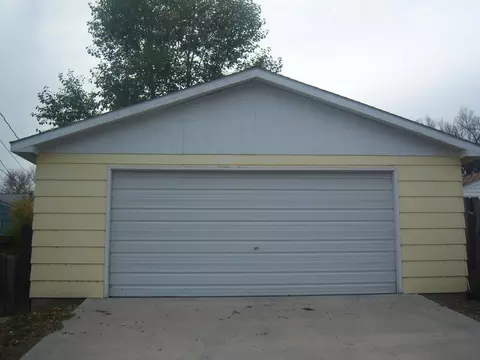 706 7th Ave W, Williston, ND 58801 photo 2