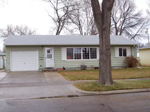 918 17th Ave W, Williston, ND 58801 photo 1