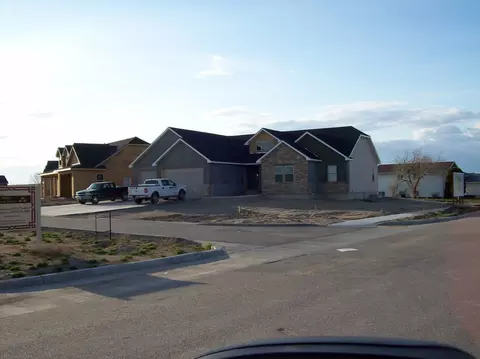 1520 Creekside West Dr, Williston, ND 58801 photo 1