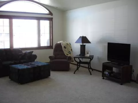 2202 15th Ave W, Williston, ND 58801 photo 9