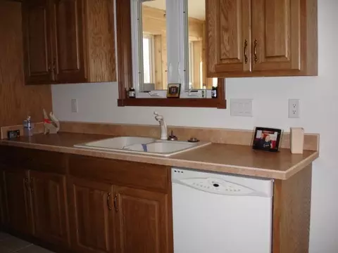2202 15th Ave W, Williston, ND 58801 photo 6