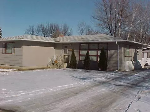 1502 1st Ave E, Williston, ND 58801 photo 1