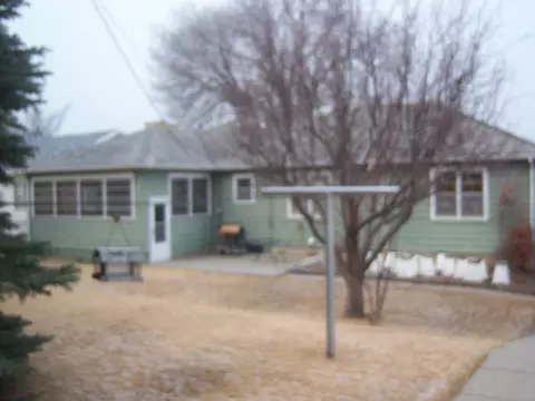 1130 2nd Ave E, Williston, ND 58801 photo 2
