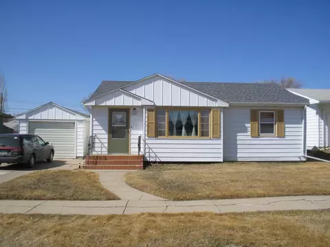 509 9th Ave W, Williston, ND 58801 photo 1