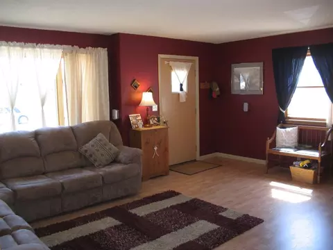 509 9th Ave W, Williston, ND 58801 photo 3
