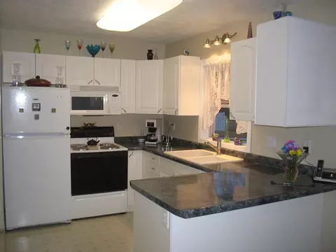 1103 15th St W, Williston, ND 58801 photo 2