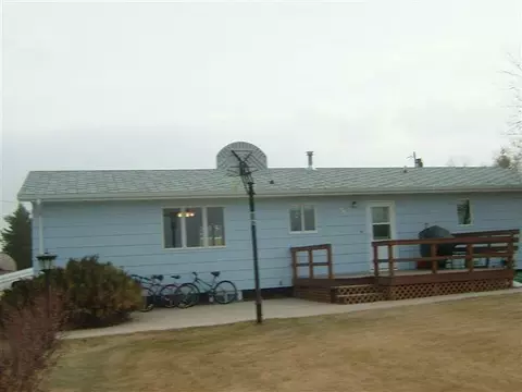 407 4th St E, Grenora, ND 58845 photo 2