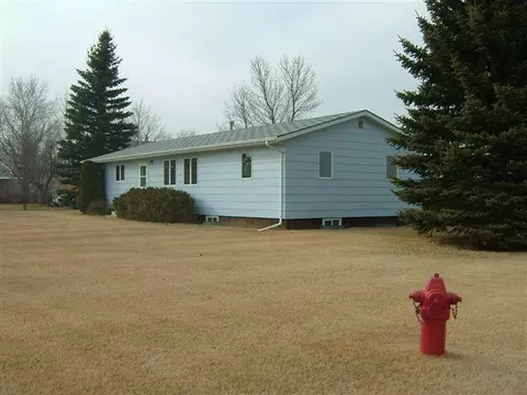 407 4th St E, Grenora, ND 58845 photo 1