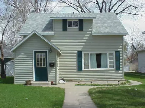 618 2nd Ave E, Williston, ND 58801 photo 1
