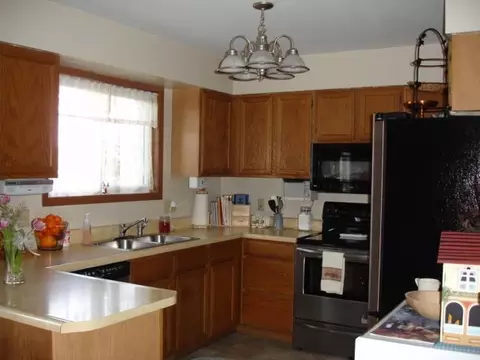 2317 17th Cir W, Williston, ND 58801 photo 2