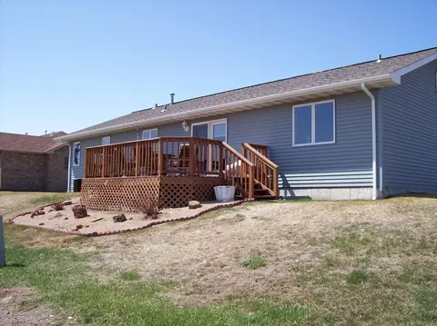 2702 Skyway Ct, Williston, ND 58801 photo 2