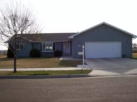 2702 Skyway Ct, Williston, ND 58801 photo 1