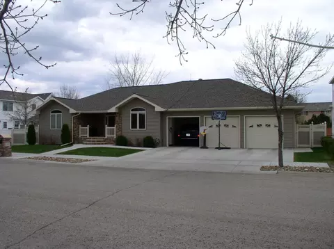 322 23rd Ter E, Williston, ND 58801 photo 1