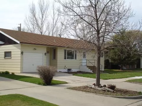 1611 9th Ave W, Williston, ND 58801 photo 1