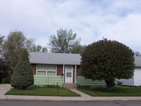 1617 8th Ave W, Williston, ND 58801 photo 1