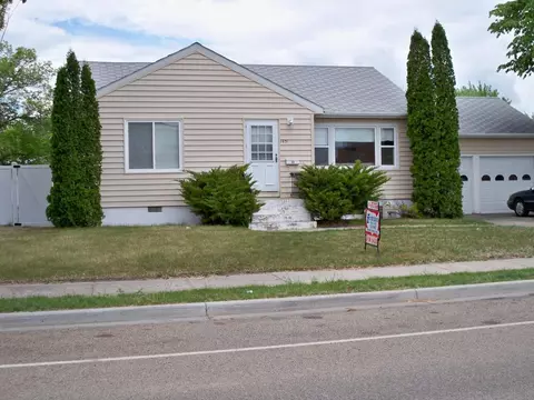 1231 6 Th Ave W, Williston, ND 58801 photo 1