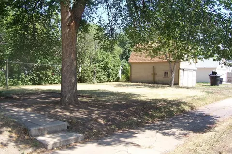 502 3rd Ave E, Williston, ND 58801 photo 3