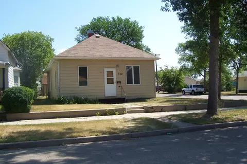 502 3rd Ave E, Williston, ND 58801 photo 2