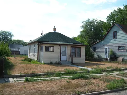 709 5th Ave W, Williston, ND 58801 photo 1