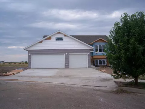 2358 18th Cir W, Williston, ND 58801 photo 1
