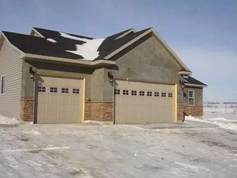 1530 Creekside Dr, Williston, ND 58801 photo 1