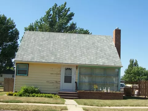 525 12th Ave W, Williston, ND 58801 photo 1