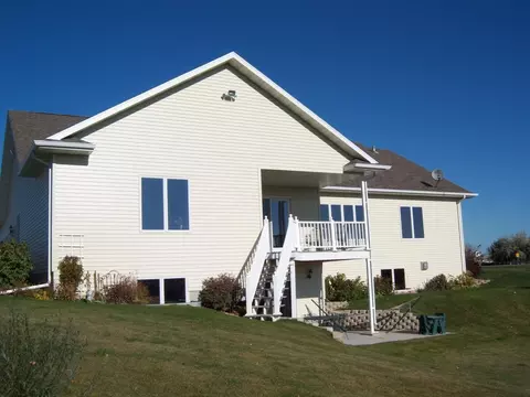 4924 Country Ln, Williston, ND 58801 photo 2