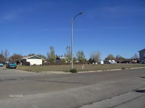 14 Th Ave W, Williston, ND 58801 photo 1