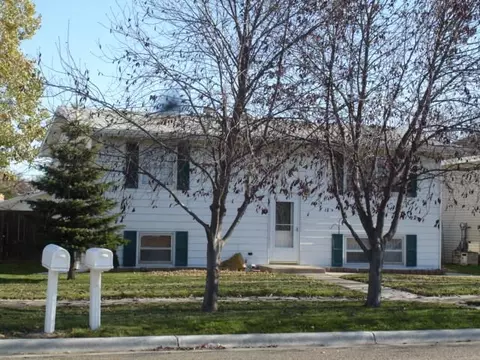 1224 9th Ave W, Williston, ND 58801 photo 1
