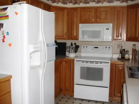 1224 9th Ave W, Williston, ND 58801 photo 3
