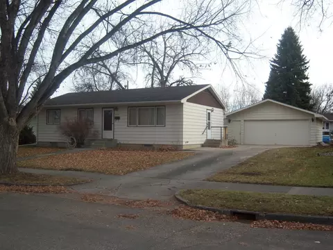 1604 2nd Ave E, Williston, ND 58801 photo 1