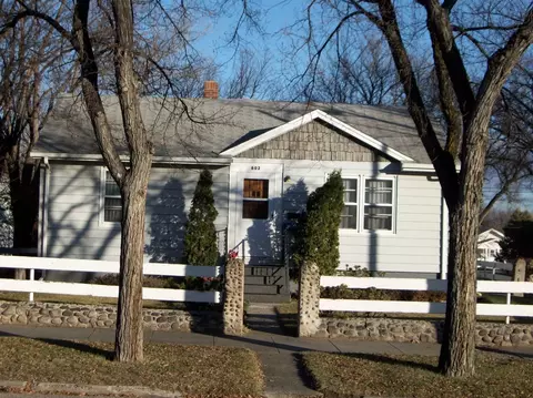 602 7th Ave W, Williston, ND 58801 photo 2
