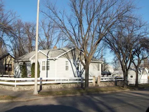 602 7th Ave W, Williston, ND 58801 photo 1