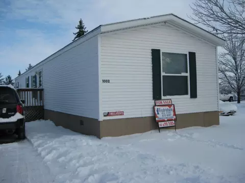 1002 Parkway Dr, Williston, ND 58801 photo 1
