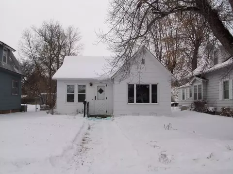 809 2nd Ave W, Williston, ND 58801 photo 1