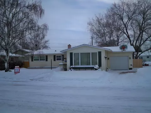 1223 8th Ave W, Williston, ND 58801 photo 1