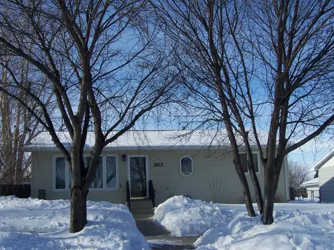 2213 9th Ave E, Williston, ND 58801 photo 1