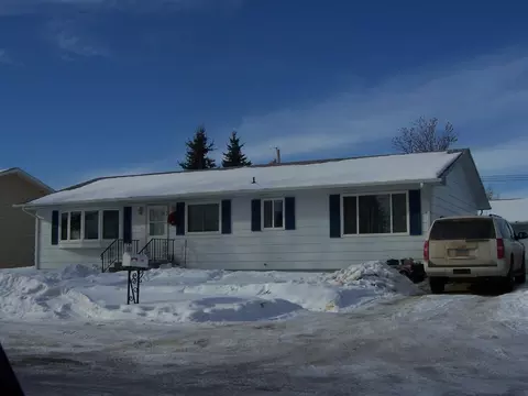 2103 2nd Ave E, Williston, ND 58801 photo 1