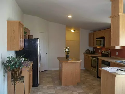 2405 12th Ave W, Williston, ND 58801 photo 3