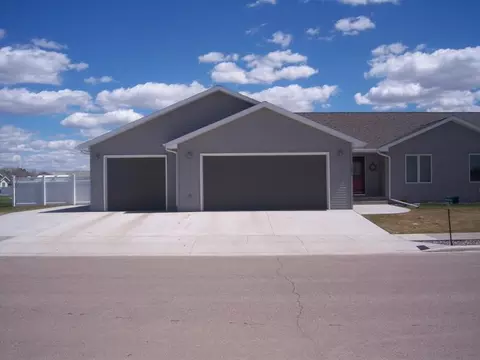 1824 18th Ave W, Williston, ND 58801 photo 1