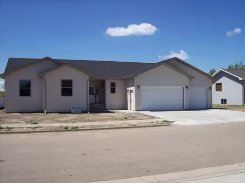 1909 18th Ave W, Williston, ND 58801 photo 1