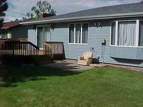 2210 2nd Ave E, Williston, ND 58801 photo 2
