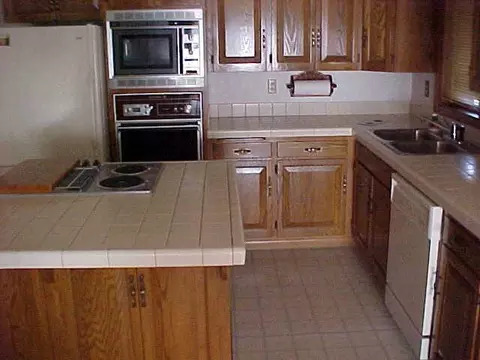 2210 2nd Ave E, Williston, ND 58801 photo 4