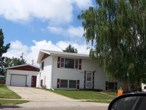 1202 Sioux St, Williston, ND 58801 photo 1