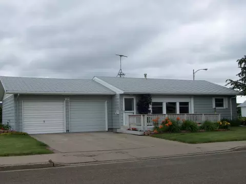 1101 13th Ave W, Williston, ND 58801 photo 1