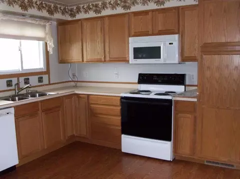 1101 13th Ave W, Williston, ND 58801 photo 4