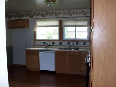 1101 13th Ave W, Williston, ND 58801 photo 5